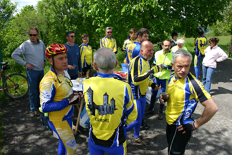 jcb_2009_23_apéritif au mont-St-Cyr.jpg